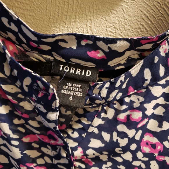 Torrid sleeveless top - Picture 2 of 3